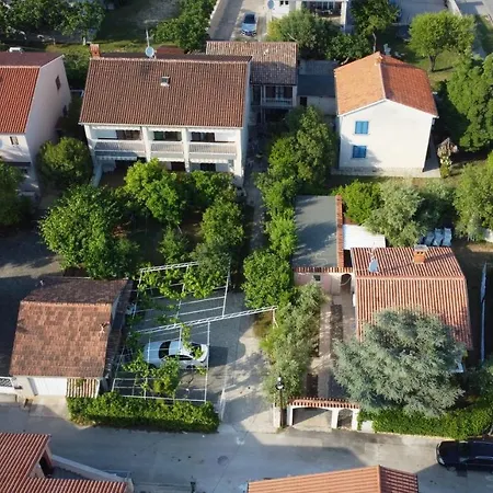 아파트 & Tom 메덜린