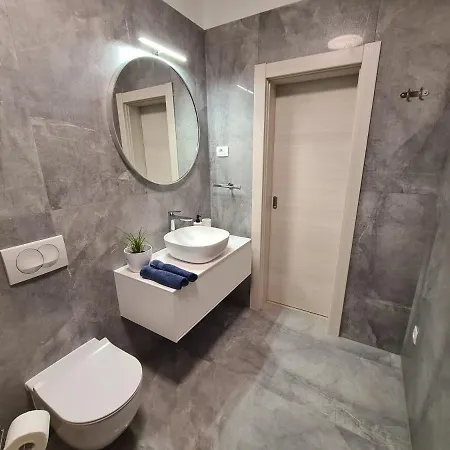 & Tom Медулин