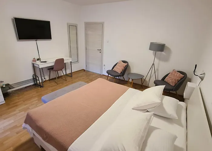 & Tom Apartman Medulin